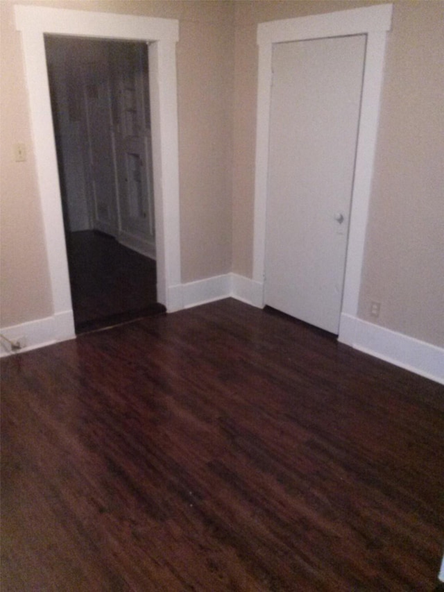 111 N Winnetka Ave, Dallas, TX 75208 - empty room with dark wood-style flooring and baseboards
