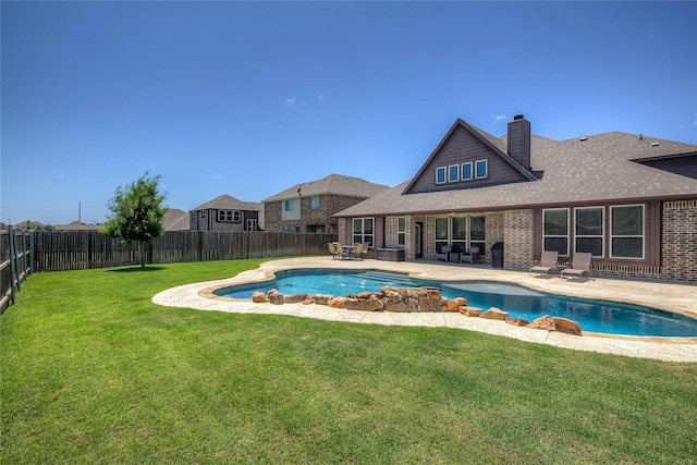 6341 Ashford Trl, Mesquite, TX 75181 - view of pool with a fenced backyard and a patio
