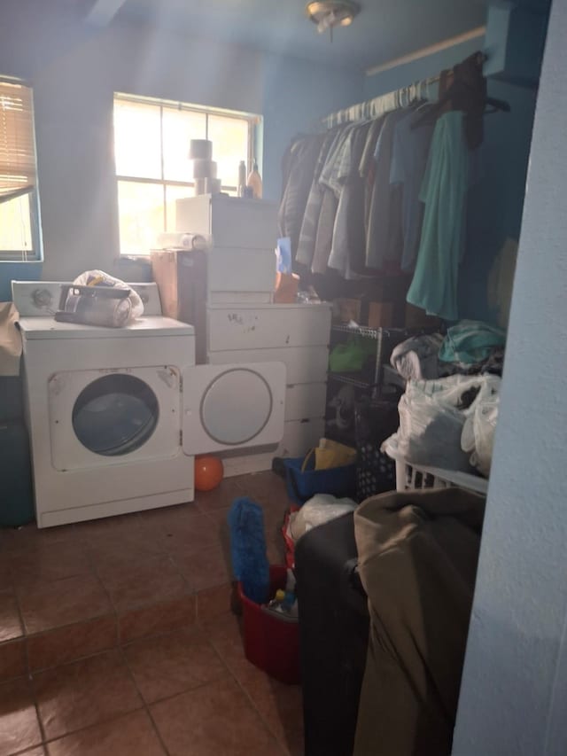 12634 Templeton Trl, Farmers Branch, TX 75234 - laundry room with independent washer and dryer and tile patterned floors