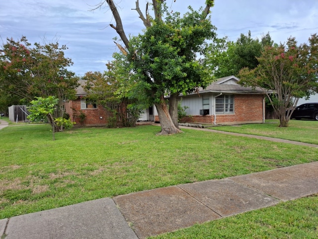 12634 Templeton Trl, Farmers Branch, TX 75234 - view of front facade with brick siding and a front lawn