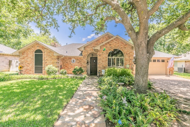 6215 Suffolk Dr, Arlington, TX 76001 - view of front of property featuring brick siding, a front yard, a garage, and driveway