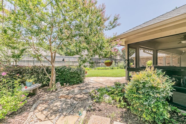 6215 Suffolk Dr, Arlington, TX 76001 - fenced backyard featuring a patio and a sunroom