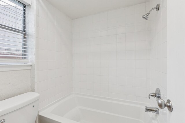 2017 Jessie Pl, Edgecliff Village, TX 76134 - full bathroom with toilet and bathtub / shower combination