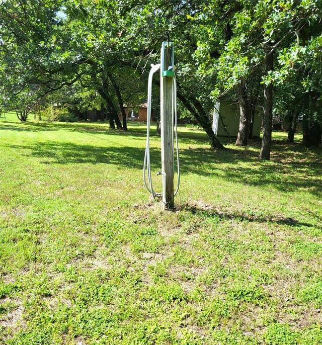 697 Highland Crest Dr, Hurst, TX 76054 - view of grassy yard