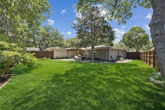 2924 Whitemarsh Cir, Richardson, TX 75080 - fenced backyard featuring a patio