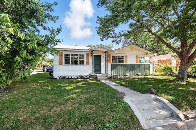 736 Wilson St, Denton, TX 76205 - view of front of home featuring a front lawn