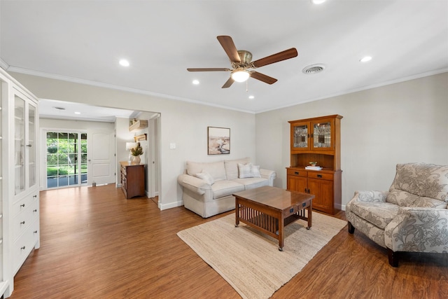 5819 Fairview Dr, Waco, TX 76710 - living area featuring a ceiling fan, light wood-style flooring, crown molding, and recessed lighting