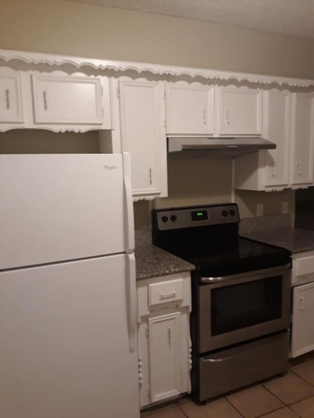 5410 Kings Manor Dr, Lake Dallas, TX 75065 - kitchen with freestanding refrigerator, electric range, under cabinet range hood, white cabinetry, and a textured ceiling