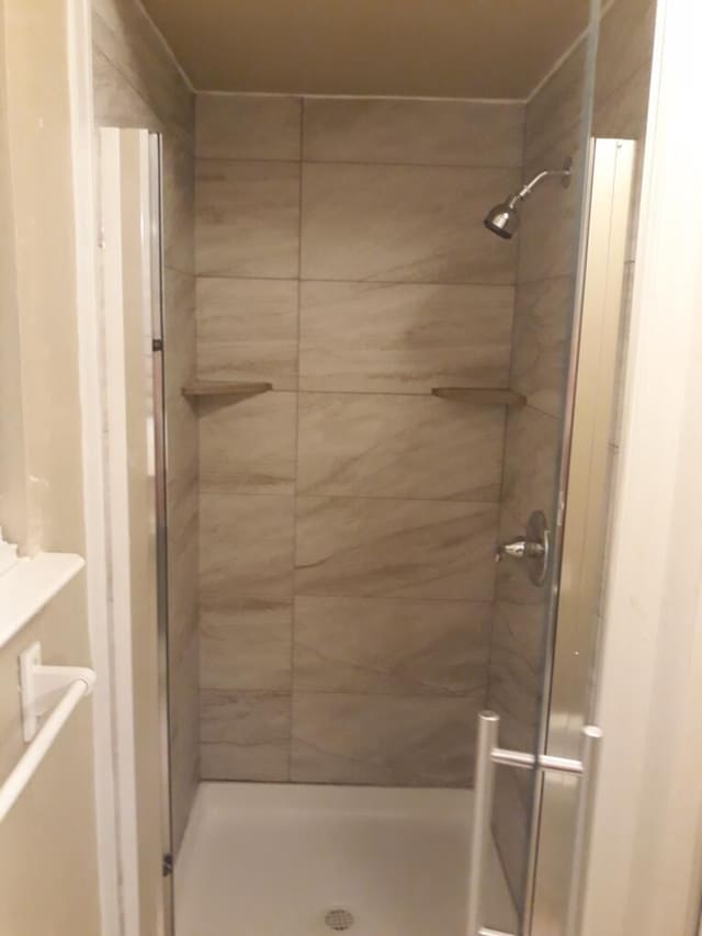 5410 Kings Manor Dr, Lake Dallas, TX 75065 - bathroom with a shower stall
