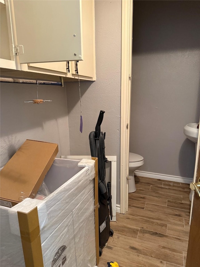 2312 Warm Springs Rd, Mesquite, TX 75149 - laundry room with wood finished floors and baseboards