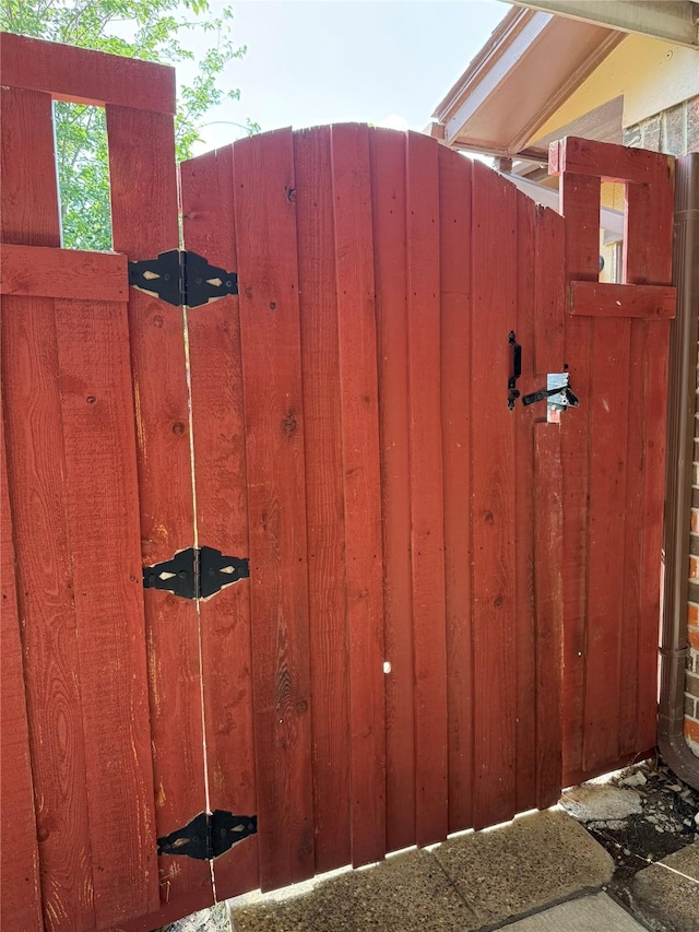 2312 Warm Springs Rd, Mesquite, TX 75149 - view of gate