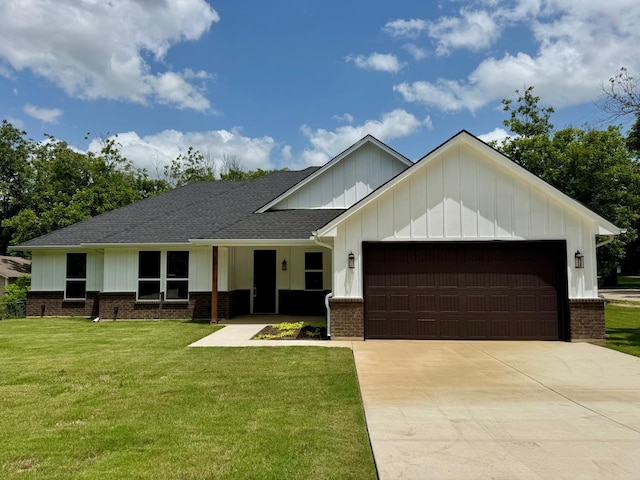 507 S 4th St, Grandview, TX 76050 - modern farmhouse style home featuring an attached garage, board and batten siding, a front yard, driveway, and brick siding