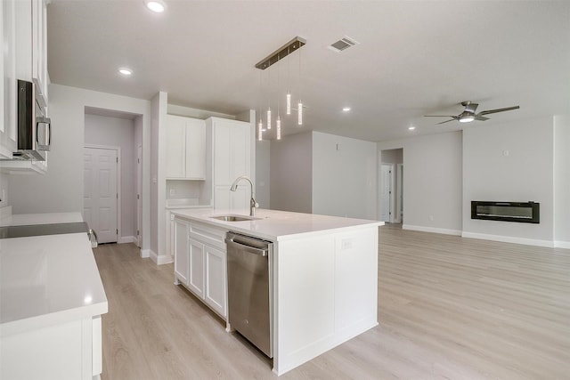507 S 4th St, Grandview, TX 76050 - kitchen featuring stainless steel appliances, light wood-type flooring, a ceiling fan, white cabinetry, and recessed lighting