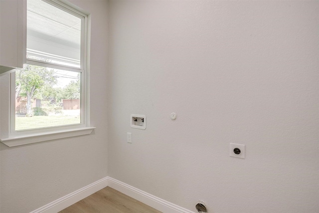 507 S 4th St, Grandview, TX 76050 - laundry area with electric dryer hookup, washer hookup, light wood finished floors, and gas dryer hookup