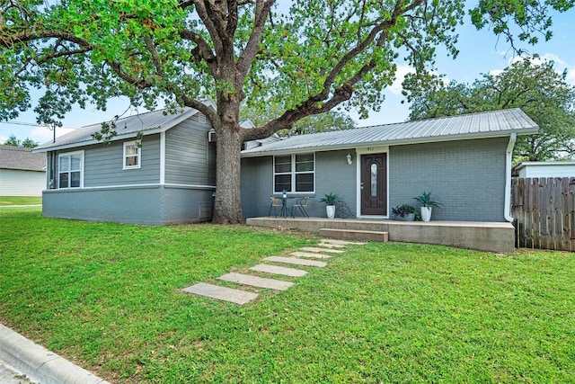 411 Harcourt St, Weatherford, TX 76086 - mid-century home with brick siding and a metal roof
