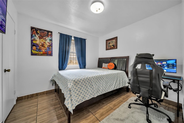 6354 Cinnamon Oaks, Dallas, TX 75241 - bedroom featuring baseboards and a desk