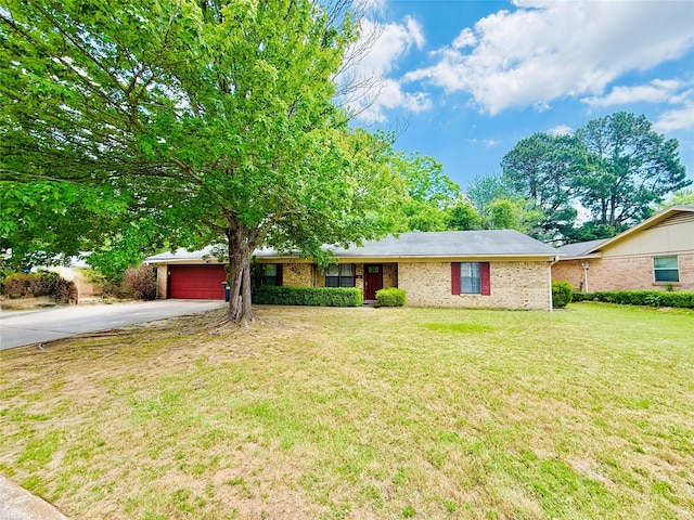 380 NE 32nd St, Paris, TX 75460 - ranch-style home with driveway, a garage, a front lawn, and brick siding