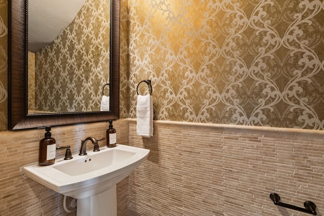 2824 Mastil Rd, Grand Prairie, TX 75054 - bathroom with wallpapered walls, tile walls, and a wainscoted wall