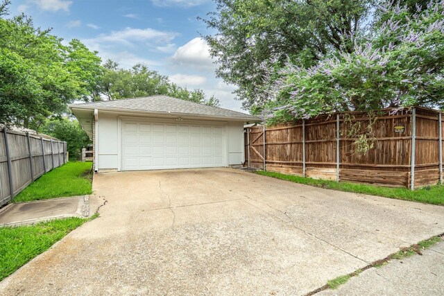7422 Foxworth Dr, Dallas, TX 75248 - view of detached garage