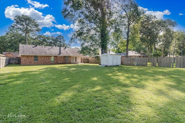 9440 Castlebrook Dr, Shreveport, LA 71129 - fenced backyard with a storage shed