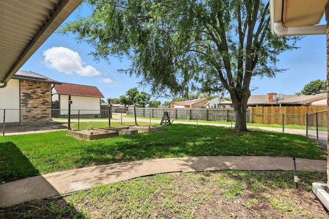 4201 Blackwillow Dr, Mesquite, TX 75150 - view of yard with a garden