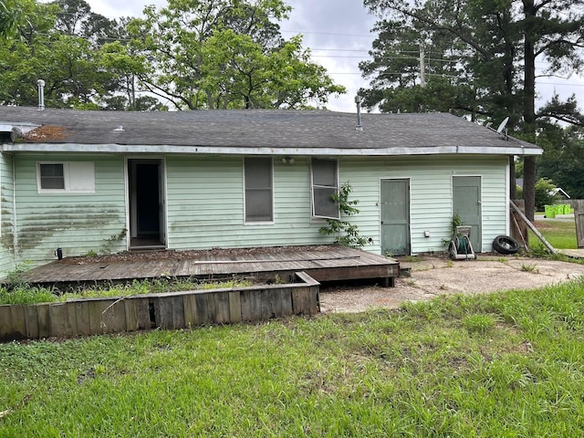 1330 Palmetto Rd, Benton, LA 71006 - rear view of property featuring a deck and a lawn