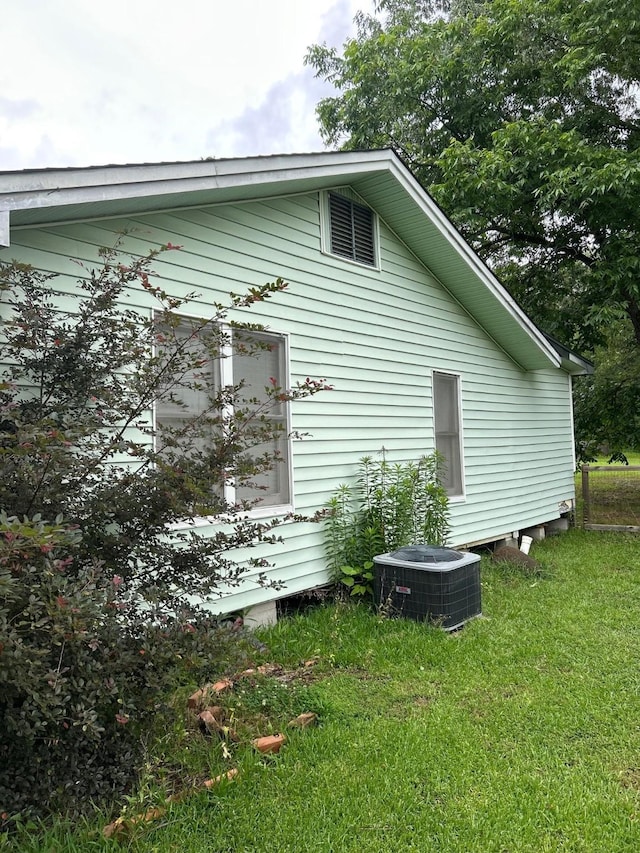 1330 Palmetto Rd, Benton, LA 71006 - view of side of home featuring a central AC unit and a lawn