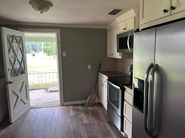 1330 Palmetto Rd, Benton, LA 71006 - kitchen with appliances with stainless steel finishes, ornamental molding, dark wood-type flooring, backsplash, and a textured ceiling