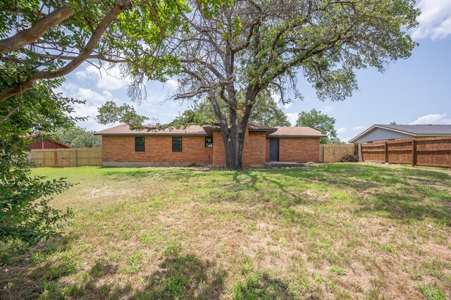 820 Vickie Dr, Azle, TX 76020 - view of fenced backyard