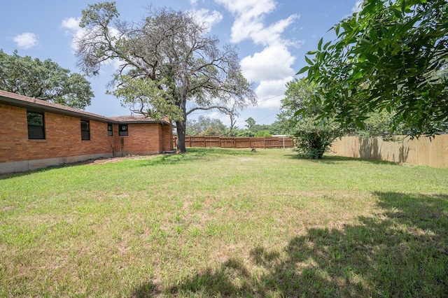 820 Vickie Dr, Azle, TX 76020 - view of yard