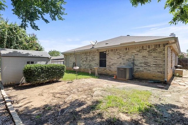 5521 Alta Verde Cir, Arlington, TX 76017 - rear view of property featuring an outbuilding