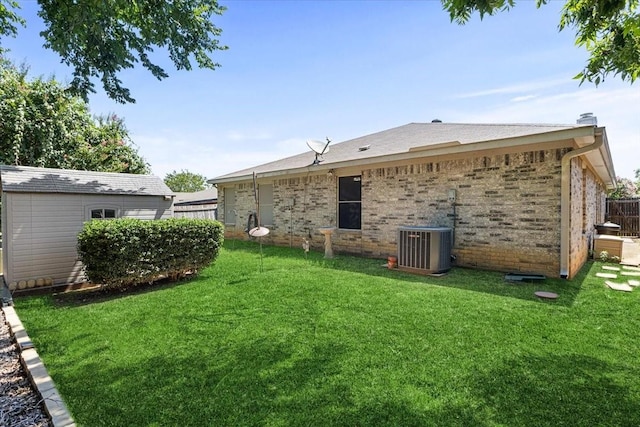 5521 Alta Verde Cir, Arlington, TX 76017 - back of property with an outbuilding