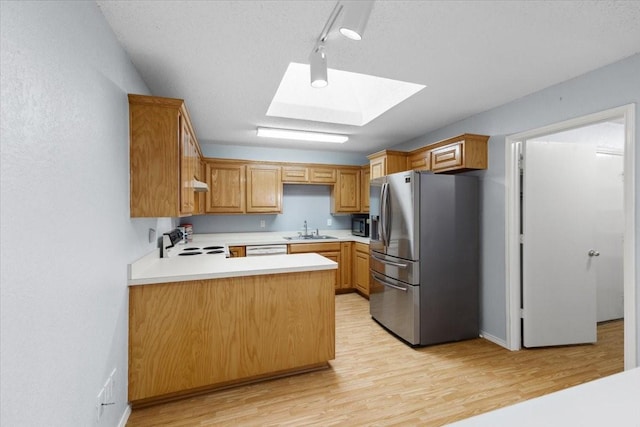 5521 Alta Verde Cir, Arlington, TX 76017 - kitchen featuring stainless steel fridge with ice dispenser, electric range, a skylight, light wood-type flooring, and light countertops