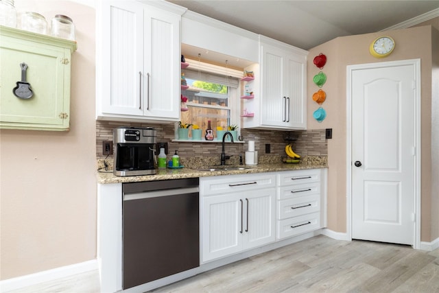 874 Havenbrook Dr, Arlington, TX 76001 - kitchen with dishwasher, decorative backsplash, light wood-type flooring, and white cabinets