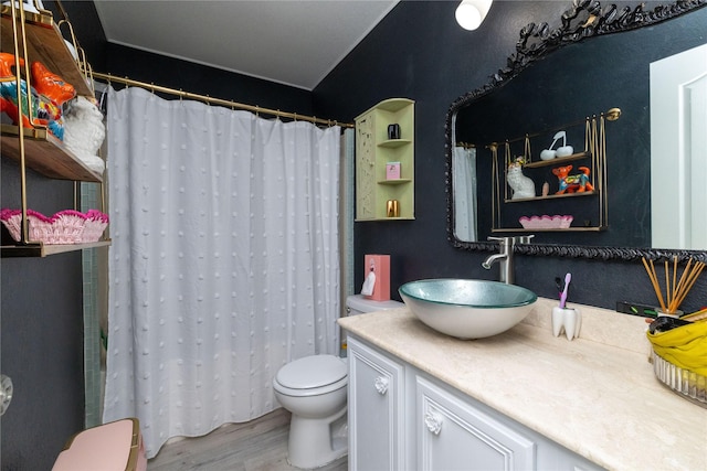 874 Havenbrook Dr, Arlington, TX 76001 - bathroom featuring vanity, wood finished floors, and a shower with shower curtain
