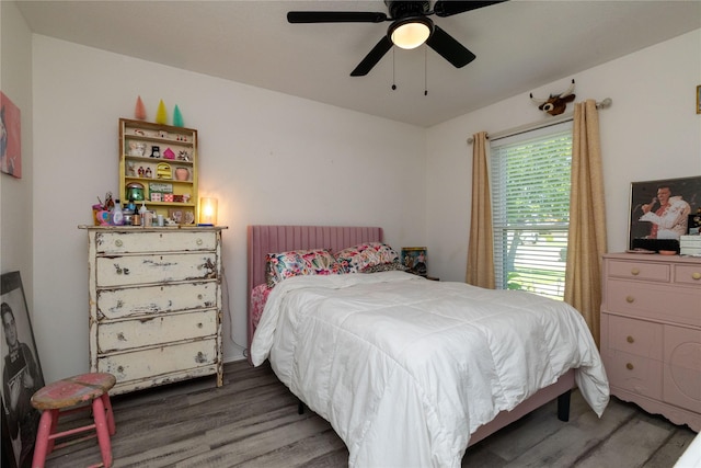 874 Havenbrook Dr, Arlington, TX 76001 - bedroom featuring wood finished floors and ceiling fan