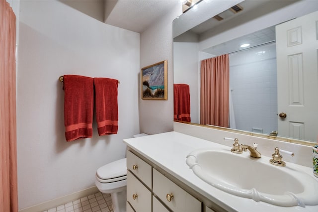 100 La Paz Ct, Irving, TX 75062 - full bath featuring vanity and a shower with shower curtain