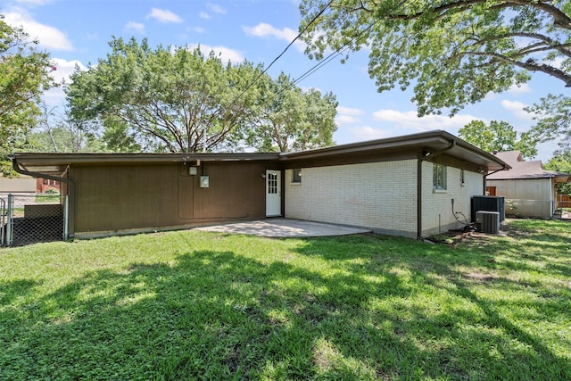 7005 Culver Ave, Fort Worth, TX 76116 - back of property with brick siding and a patio