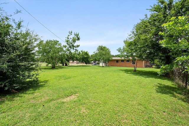 2040 Bowie Dr, Corsicana, TX 75110 - view of grassy yard