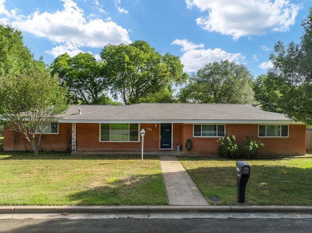 2333 Hermanson Dr, Waco, TX 76710 - ranch-style home featuring a front yard, brick siding, and crawl space