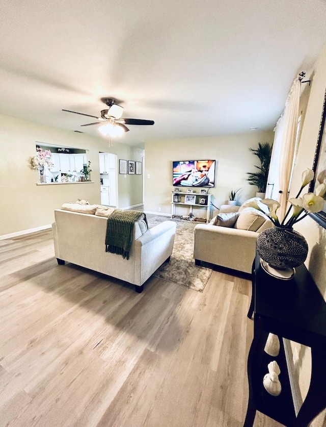 307 E 5th St, Kaufman, TX 75142 - living area featuring light wood-style flooring and a ceiling fan