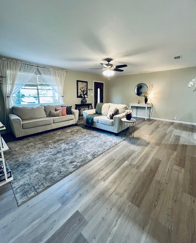 307 E 5th St, Kaufman, TX 75142 - living room with wood finished floors and a ceiling fan