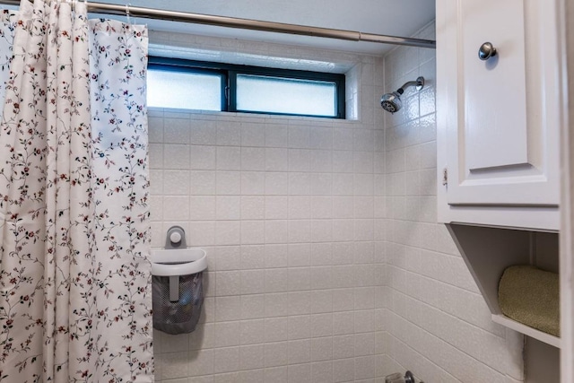 6211 White Rose Trl, Dallas, TX 75248 - full bath with a shower with shower curtain
