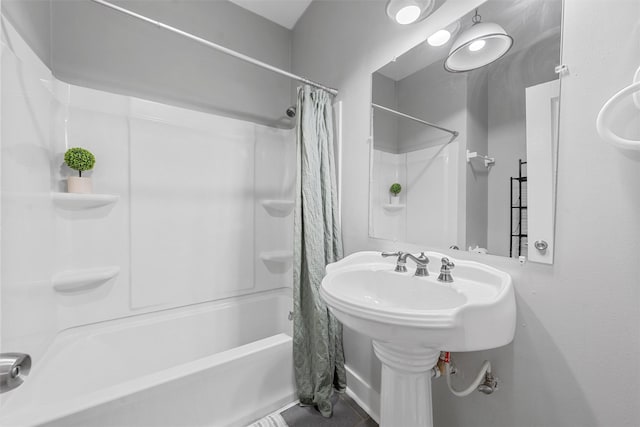 2700 Ethel Ave, Waco, TX 76707 - full bath featuring shower / bath combo and a sink