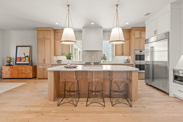 4532 Terroir Dr, Fort Worth, TX 76126 - kitchen featuring stainless steel appliances, decorative backsplash, an island with sink, a kitchen breakfast bar, and recessed lighting