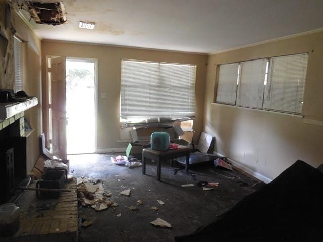 841 Huntington Ln, Shreveport, LA 71106 - living room featuring a fireplace and crown molding