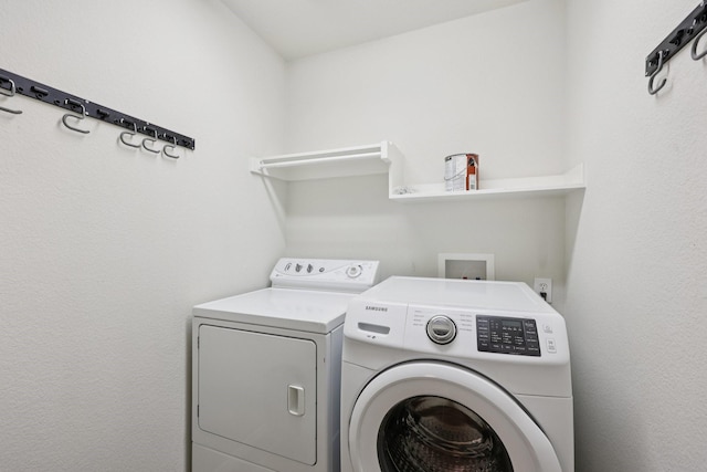 7850 Estancia Dr, Frisco, TX 75036 - laundry room featuring washing machine and dryer