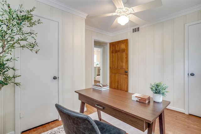 2012 Carleton Ave, Fort Worth, TX 76107 - office area featuring crown molding, light wood-style flooring, and a ceiling fan