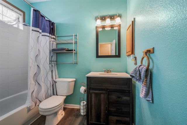 7305 Meadowwood Dr, Rowlett, TX 75089 - full bath featuring wood finished floors, vanity, and shower / tub combo
