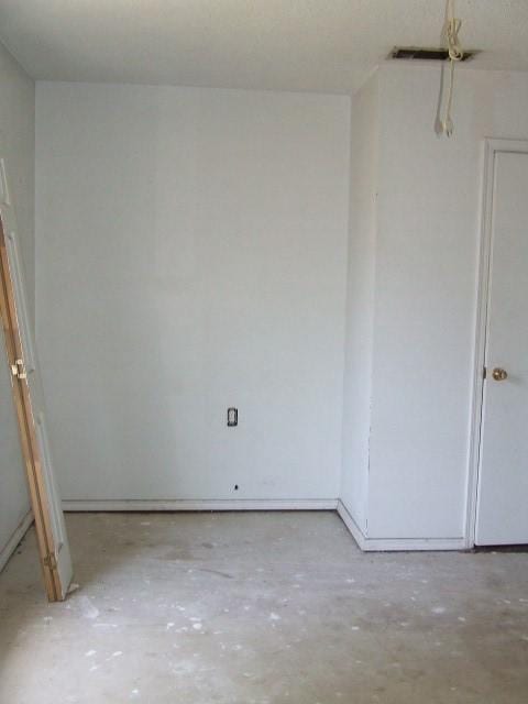 1729 Lindy Ln, Irving, TX 75060 - empty room with concrete flooring